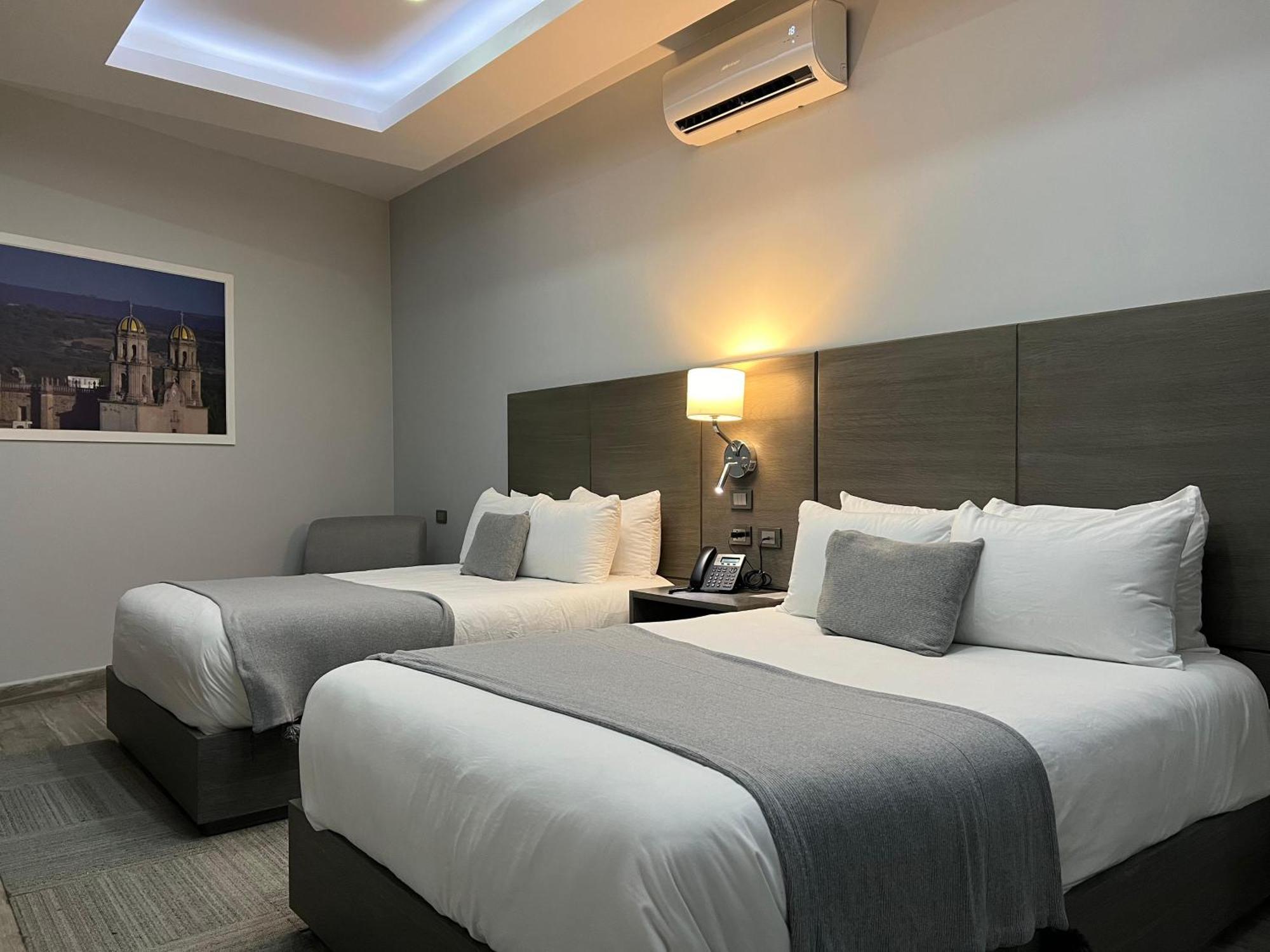 Jalostotitlan Hotel Gralta מראה חיצוני תמונה